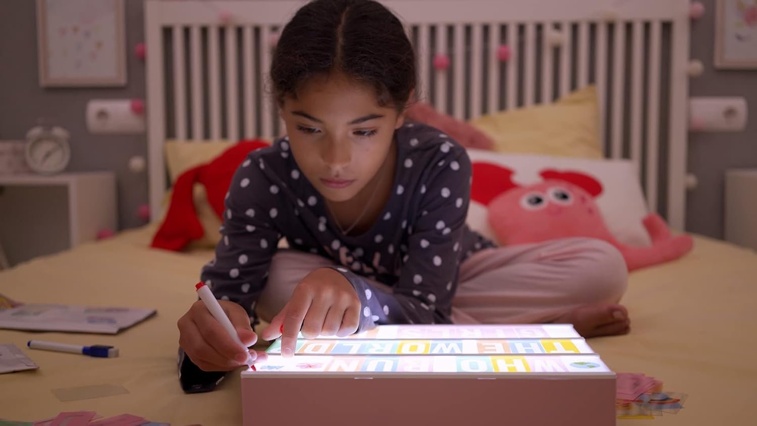 BONNYCO Pink Cinema Light Box with 400 Letters, Emojis, 2 Markers. Led Light Box Home Office and Room Decor, Cinema Led Sign Letters Board. Gifts for Women Girls Christmas Birthdays, Pink Decor - Image 10